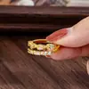 Anillo Abierto en Forma de Serpiente de Zirconia Estilo Europeo y Americano de Lujo Ligero, Anillo para Dedo Índice de Oro de Arena Vietnamita para Mujeres, Joyería Elegante y de Retención de Color Duradera