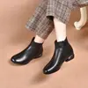 Nuevas botas cortas de algodón para mujer para otoño e invierno 2026, forradas de felpa, zapatos de madre, planas, piel suave, suela blanda, versátiles botas Martin para mujer
