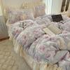 Conjunto de Quatro Peças Estilo Coreano Pequeno Floral Classe A Veludo Leite Renda, Lençol de Cama Dupla Face Veludo Pequeno Floral, Capa de Edredom, Lençol com Elástico 1.8m 1.5