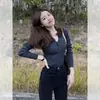 Elegante top de punto con cuello en V y manga larga para mujer, adecuado para figuras petite en primavera y otoño, top base vintage ajustado para invierno