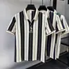 Oferta especial: Nuevo Estilo de Verano Top Holgado con Escote en V y Logo Bordado, Camisa Polo de Manga Corta para Hombre con Bloques de Color Rayados