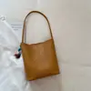 Bolsa Saco de Cor Sólida com Padrão Trançado para Mulheres Moda Verão 2026 Nova Bolsa de Mão Casual para Trabalho e Deslocamento Bolsa de Ombro