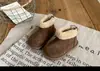 Sapatos Birkenstock para Meninas 2025 Inverno Botas Curtas Infantis Botas de Camurça Estilo Coreano Espessadas Moda Botas de Veludo para Bebê Segunda Camada de Algodão