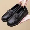 Sapatos de Couro Modernos Antiderrapantes com Solado Macio para Idosos, Outono, Salto Baixo, Impermeáveis, Confortáveis, Leves, Sapatos Femininos Slip-On Planos para Mães