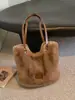 Bolsa de Pelúcia Feminina 2026 Nova Outono/Inverno Bolsa Tote de Grande Capacidade de Mão Bolsa de Ombro Versátil para o Dia a Dia