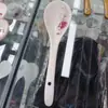 Cuchara Cerámica Grande de Doble Curva de Alta Calidad con Mango Largo para Uso Doméstico, Adecuada para Sopa, Arroz y Porcelana Fina, Segura para Microondas