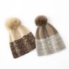 Gorro de Punto Casual de Moda Grueso Cálido con Pompón, Patrón Trenzado Bloque de Color, Nuevo para Mujer Otoño e Invierno 2026, Cachemira de Gama Alta