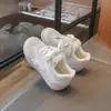 Zapatillas de entrenamiento alemanas para niñas 2026 verano nuevas transpirables versión coreana zapatillas Forrest Gump para niños suela blanda antideslizantes ligeras zapatillas para niños