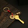 Llavero con colgante de llave de coche y bolso de hombre y mujer con el símbolo del zodiaco Piscis de latón dorado.