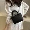 Bolsa Balde Transversal de Ombro Único, Bolsa Popular Deste Ano 2025 Nova Moda Textura Cor Pura Verão Bolsa de Mão Versátil