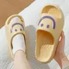 Sandalias con cara sonriente de EVA para mujeres y parejas, uso en interiores en casa, nuevo estilo de verano 2023, sandalias tipo slip-on antideslizantes de suela gruesa para hombres