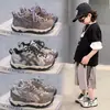 Zapatos para niños 2026 modelo nuevo de verano zapatillas deportivas para exteriores para niños, zapatillas de entrenamiento deportivo de suela blanda antideslizantes para niños mayores