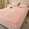 Sábana bajera ajustable de terciopelo de cristal de cobertura total de seis lados, protector de colchón acolchado de cinco lados, protector de colchón, sábana bajera acolchada de terciopelo de leche personalizada transfronteriza