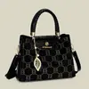 Bolso de Mano Simple Atmosférico Estilo Nuevo 2024 Negro para Mujer Bolso de Hombro Cruzado Gran Capacidad Suministro Transfronterizo Bolso de Lujo Ligero para Mujer