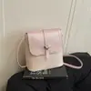 Bolsa Quadrada Pequena de Luxo Leve Transfronteiriça Bolsa Feminina Outono 2025 Novo Estilo Doce Bolsa de Ombro Colorida Contrastante Moda Fecho Bolsa Transversal