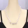 Collar con colgante de cruz de perlas para mujer, estilo hip hop, moderno, de celebridades de Internet europeas y americanas, con cadena de clavícula de metal multicapa, accesorios geniales.