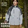 Chaqueta de montaña para hombre y mujer tres en uno desmontable con capucha, dos piezas, cortavientos e impermeable, personalizada para otoño e invierno
