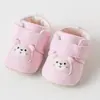 Zapatos para caminar para bebé para primavera, otoño y verano 2026, nuevos zapatos lindos de dibujos animados antideslizantes de suela blanda para niños pequeños, zapatos de interior para niños y niñas