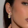 Pendientes Elegantes Europeos y Americanos Pendientes Avanzados con Forma de C de Perla de Imitación Pendiente de Aro de Nicho Pendientes de Estilo Frío Simple de Celebridad de Internet
