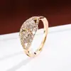 Nuevo anillo de moda europea y americana de nicho con diseño de personalidad, incrustaciones de circonita de diamante completo estrellado, anillo de temperamento de lujo ligero para uso diario