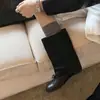 El mismo estilo de botas plisadas apiladas vintage coreanas desgastadas para mujer, nuevo modelo 2026, con aumento interno de altura, botas largas de moda por encima de la rodilla