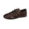 Sapatos pretos de couro versáteis estilo britânico para mulheres, sapatos baixos estilo francês, mocassins Mary Jane super populares novos de verão 2026