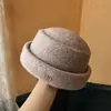 Sombrero pequeño de lana estilo Hepburn boina elegante sombrero tipo cubo sombrero simple versátil sombrero de copa redonda sombrero moderno sombrero de azafata de vuelo a la moda
