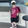 Conjunto de verão para meninos com estampa de letras em manga curta, estilo coreano, roupas infantis casuais estilosas e da moda, roupas leves da moda para bebês