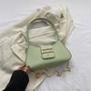 Bolsa de ombro simples e fashion feminina bolsa quadrada pequena estilo western nova de verão 2023 bolsa de ombro com corrente para o dia a dia moda