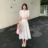 Conjunto de moda bordado de alta qualidade que reduz a idade, vestido de duas peças com saia de bolinhas de renda em rosa