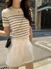 Bonito Fin de Semana Camiseta Básica de Rayas Blancas y Negras de Manga Corta para Mujer Verano Holgada Casual Adelgazante Top de Punto