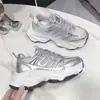 Zapatos Dad Populares para Mujer 2026 Verano Nuevo Estilo Malla Transpirable Moda Versátil Ligeros de Suela Gruesa para Correr Casuales de Moda