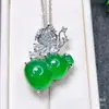 Colgante de Calcedonia Natural Mariposa Calabaza Rosa para Mujer, Lujo Ligero Estilo Chino Cobre Plateado Ágata Verde Alto Hielo Colgante Transmisión en Vivo