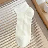 Calcetines Cortos Blancos de Verano Finos para Mujer Malla Hueca Transpirables Absorbentes de Sudor Encaje Pequeño Estilo Japonés Verano Algodón Tubo Corto Versátil