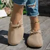 Zapatos planos mocasines de punta redonda con cierre de botón cubierto de tela estilo chino, de talla grande, listos para enviar, versátiles y elegantes, para mujer.