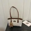 Nova Coleção de Outono 2026: Bolsa de ombro de alta qualidade e grande capacidade para o trabalho e encontros, bolsa feminina de poá para usar sob o braço, bolsas femininas no atacado