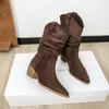Botas Femininas Dr. Martens 2025 Inverno Novas Botas Slouch Bico Fino Salto Grosso Camurça Curtas Botas Chelsea Salto Médio