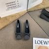 Sapatos Femininos para Outono e Inverno 2026 Nova Moda Versátil Bico Quadrado Lã Planos Slip-On Mocassins com Laço