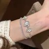 Pulseira Retro Dourada e de Jade, Flor Begônia Vibrante, Pulseira Banhada a Ouro com Diamante Flash, Nova Pulseira Exquisita Chinoiserie, Acessórios de Pulseira para Mulheres