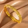 Pulsera Popular Transfronteriza Chapada en Cobre 24K Lujo Accesible Gama Alta con Hebilla Calada Tallada para Mujer Joyería de Boda Dubái Oriente Medio