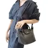 Venta al por mayor transfronteriza de bolsos de mano estilo dumpling de piel de vaca de primera capa estilo coreano, bolsos cruzados, bolsos de cuero genuino suave simples urbanos casuales para mujer