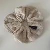 Pañuelo Cuadrado de Satén Beige de Alta Gama para Atar el Cabello con un Patrón de Estrellas, Elegante Banda Cuadrada para el Cabello para Cola de Caballo Baja