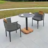 Conjunto minimalista de silla Teku de aleación de aluminio tejida con cuerda Olyfin y mesa redonda de losa de roca, Muebles de teca para patio exterior nórdico