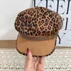 Nuevo Estilo Chica Picante Estampado de Leopardo Hebilla de Cuero Sombrero Octagonal Adelgazante para Mujer Otoño/Invierno Nicho Dulce Fresco Estilo Circunferencia de Cabeza Grande Gorra de Boina Artística