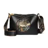 Bolso Cruzado de Hombro Nuevo para Mujer Invierno 2025 Tres Capas Gran Capacidad Casual Cuero Suave Correa Ancha para el Hombro Bolso Cruzado de Moda