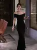Vestido de Verano Nuevo Estilo Hepburn de Gama Alta con Cuello en V Negro Diseño Versátil Efecto Adelgazante de Manga Corta Estilo Cola de Pez
