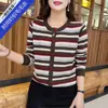 Suéter de Tricô Patchwork Listrado com Gola Redonda Fashionável que Cobre a Barriga para Mulheres, Camisa Básica Redutora de Idade para Primavera e Outono, Top Color Block Emagrecedor