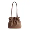 Bolso de Hombro Plisado Simple de Moda 2026 Nuevo Bolso Casual Versátil para el Brazo Bolso Cubo para el Viaje Diario
