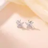 Pendientes de botón de mariposa de plata de ley S925 con circonita Yi Lu Yin Moda Lujo Ligero Temperamento para el trayecto diario Diseño Versátil Pendiente