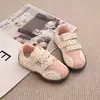Otoño 2026 Nuevos Zapatos Casuales de Velcro para Niños Zapatos Deportivos Ligeros para Niños Zapatos Planos Versátiles para Niñas de Moda